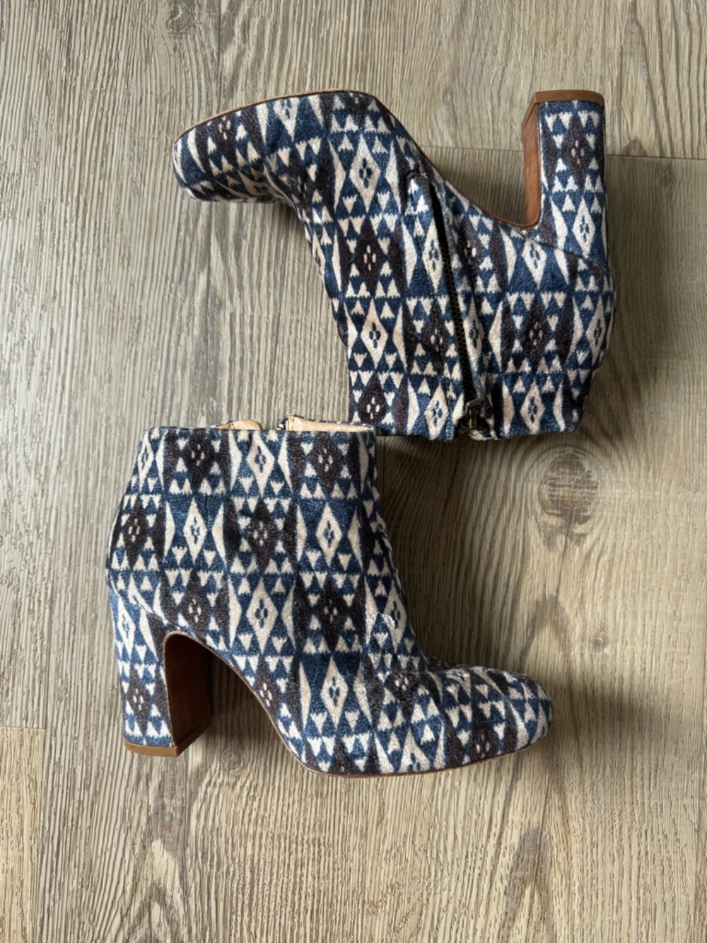 Madewell Velvet patterned Ankle Booties size 6